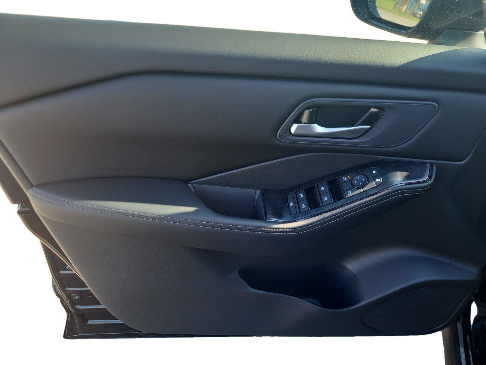 New 2026 Nissan Rogue SV AWD/4WD image 9