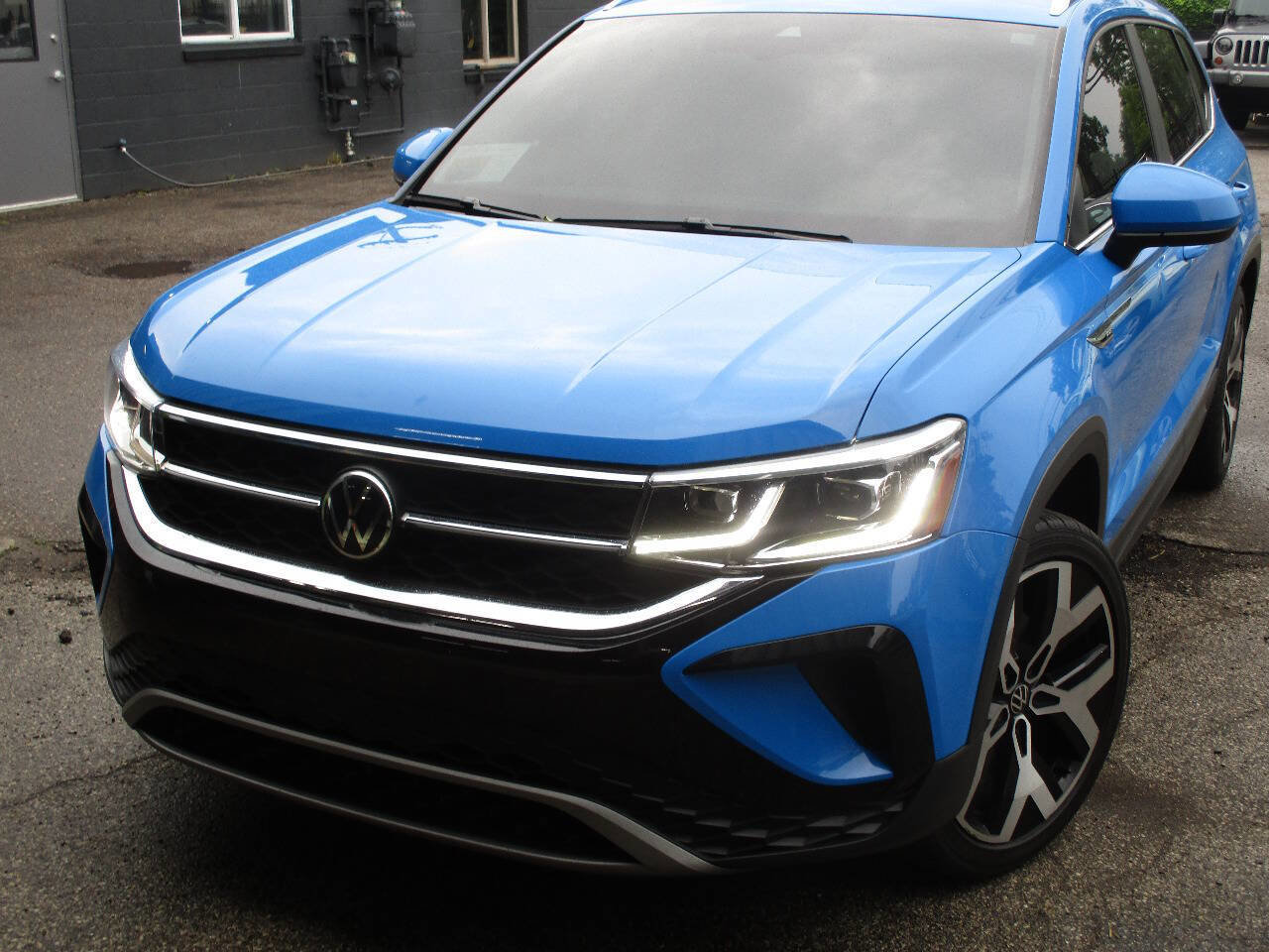 Used 2022 Volkswagen Taos SEL image 47