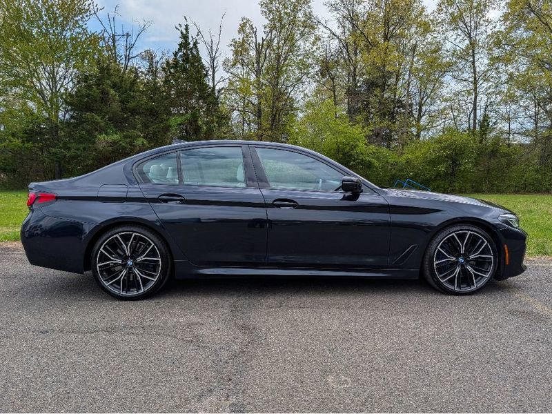 Used 2022 BMW 530i xDrive w/ M Sport Package AWD/4WD image 4