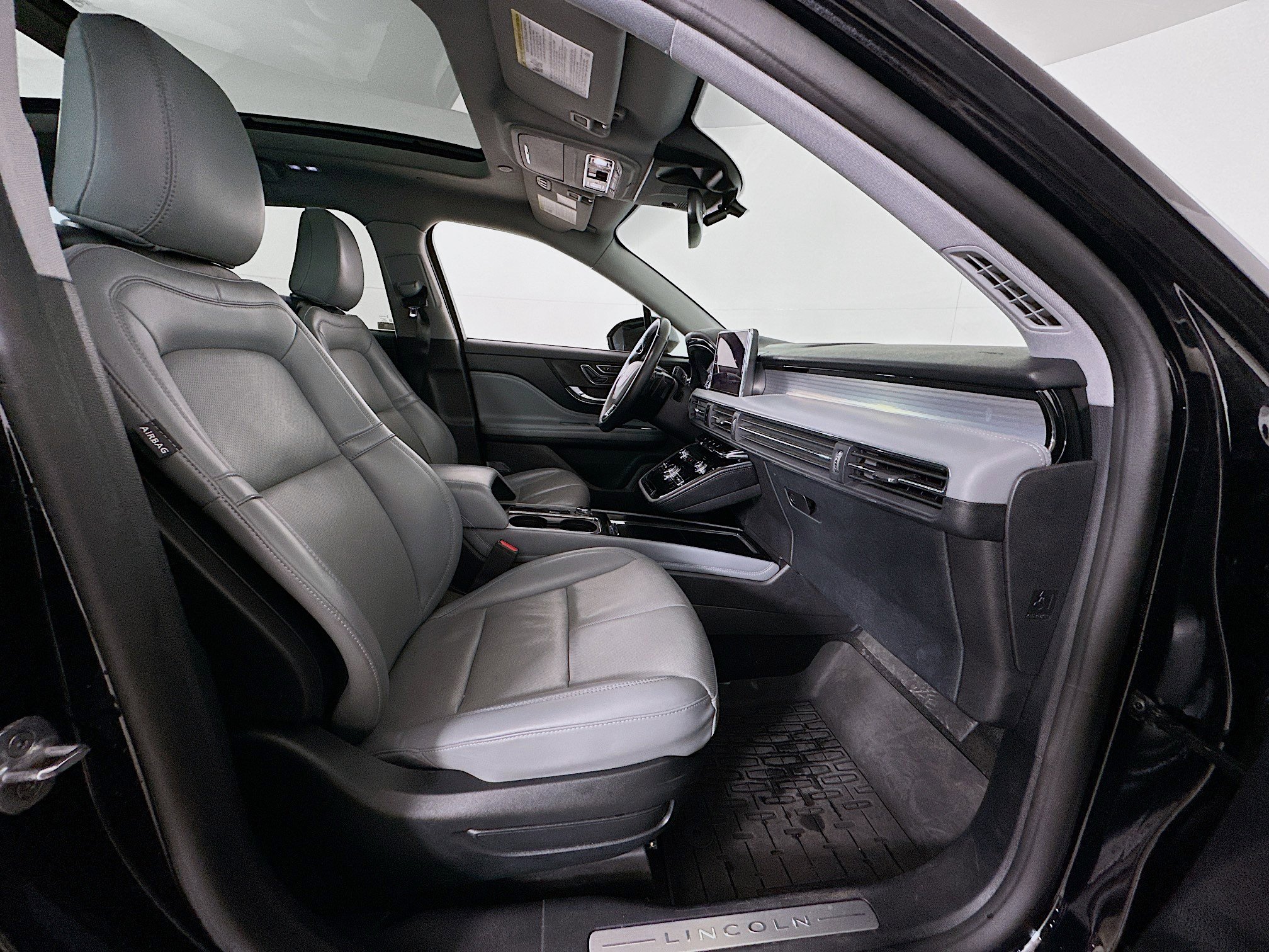 Used 2022 Lincoln Corsair AWD w/ Premium Package image 32