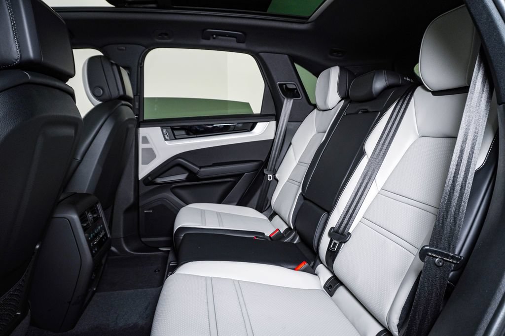 New 2026 Porsche Cayenne S AWD/4WD image 17