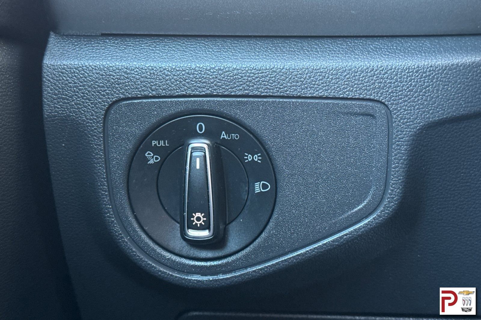 Used 2020 Volkswagen Atlas Cross Sport SE image 33