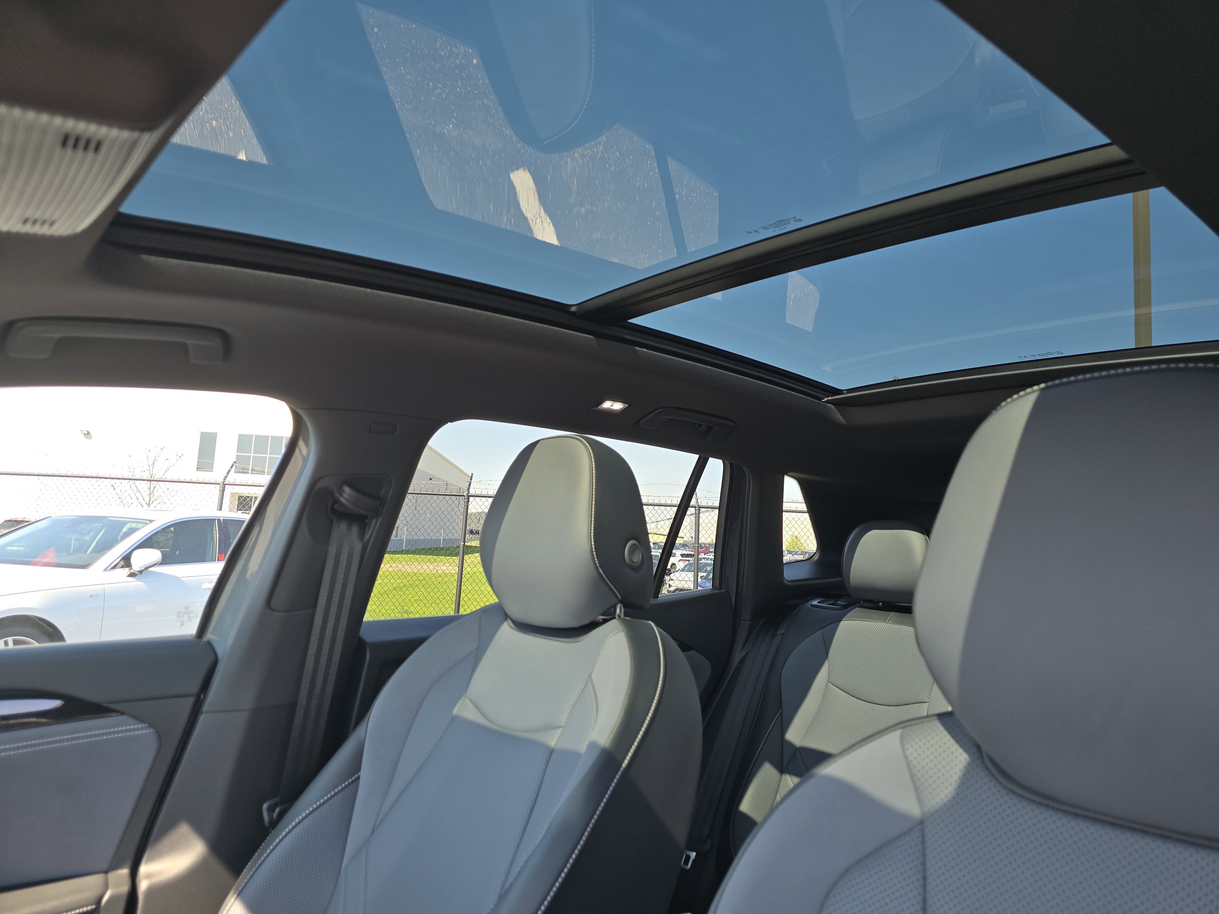 New 2026 Volkswagen Tiguan SE R-Line AWD/4WD image 9