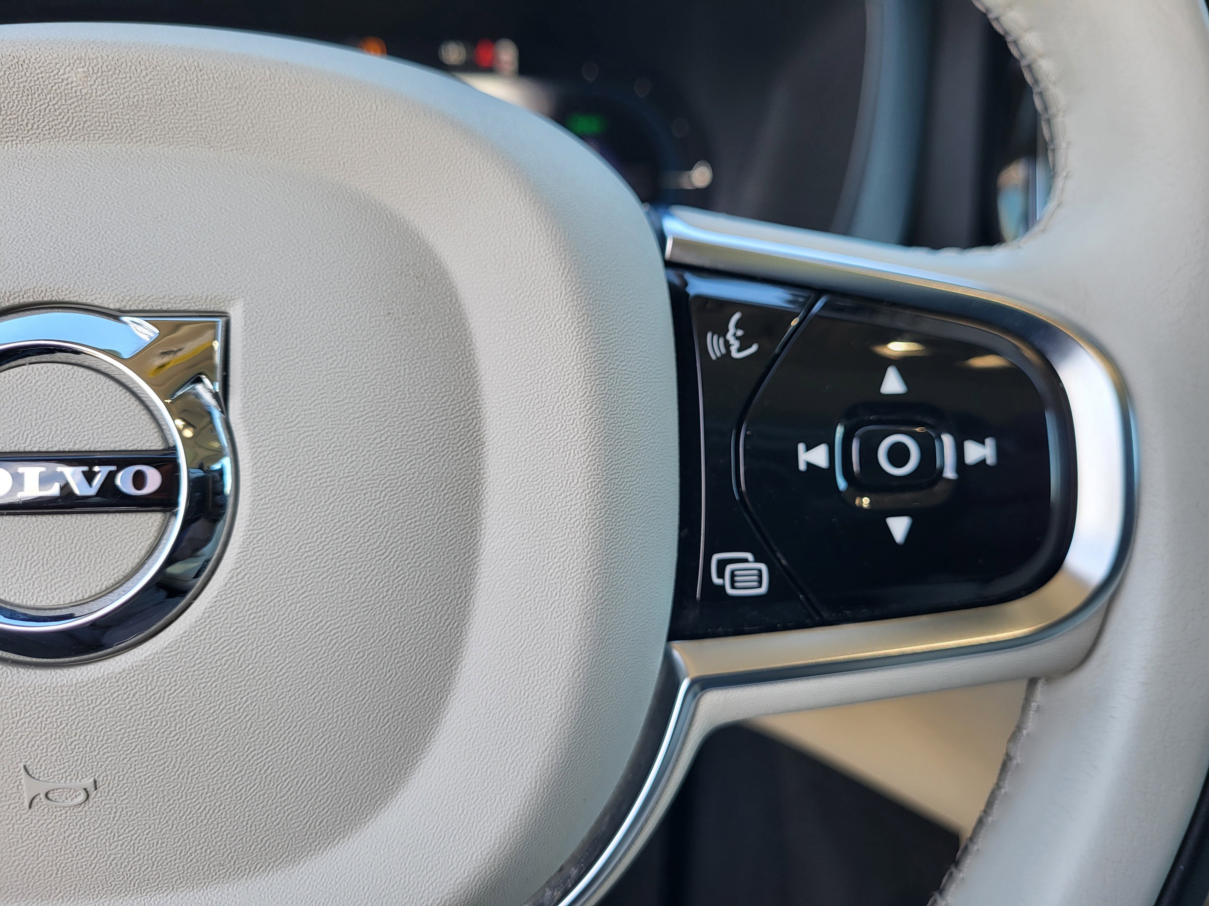 Certified 2024 Volvo XC60 T8 Plus w/ Protection Package Premier image 15