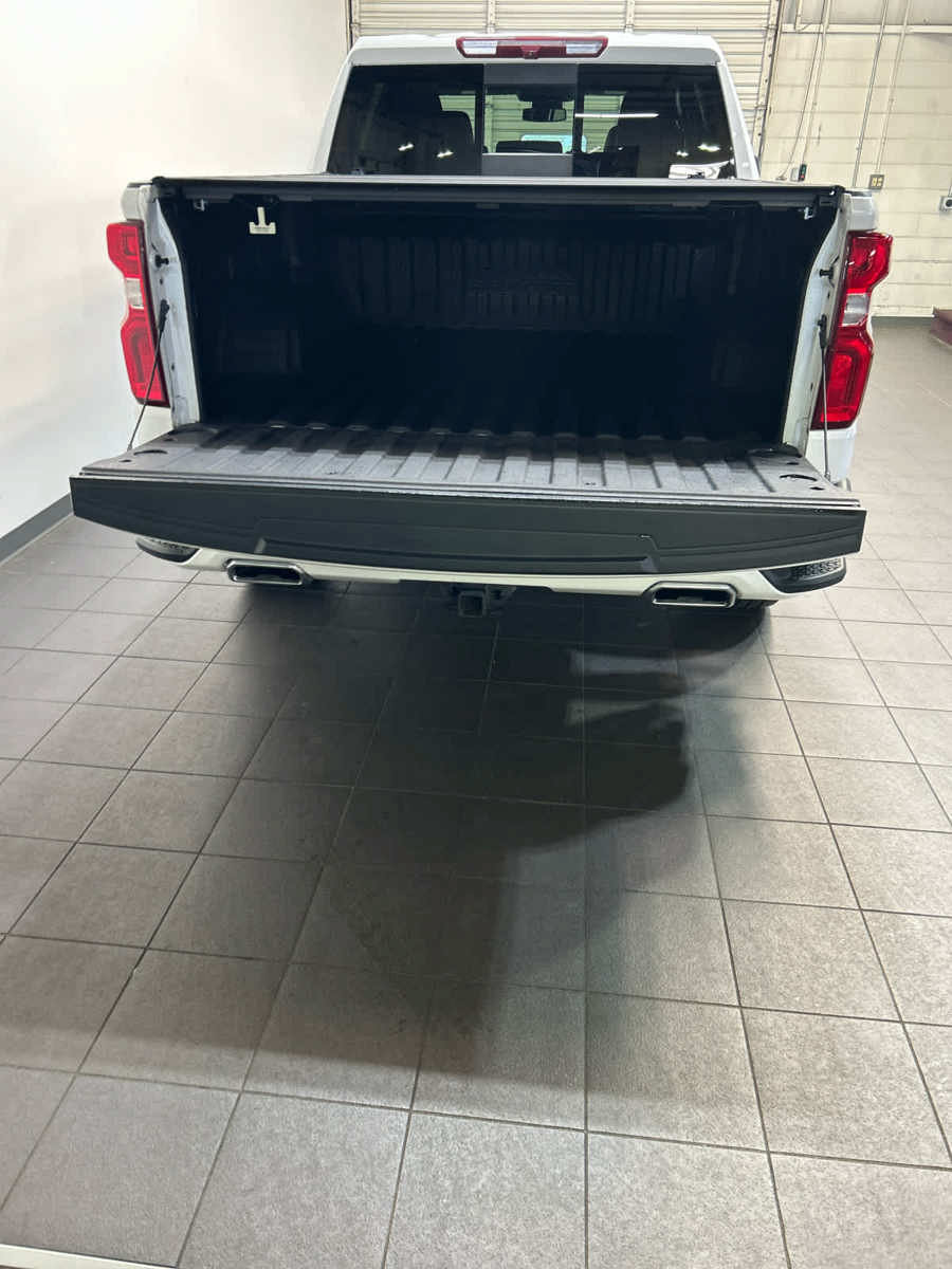 Used 2023 Chevrolet Silverado 1500 High Country AWD/4WD image 12