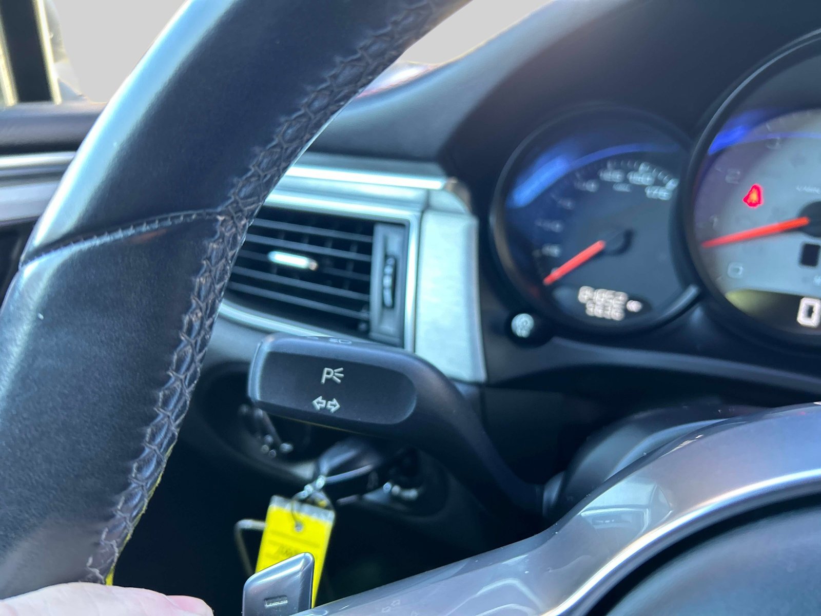 Used 2015 Porsche Macan S image 25