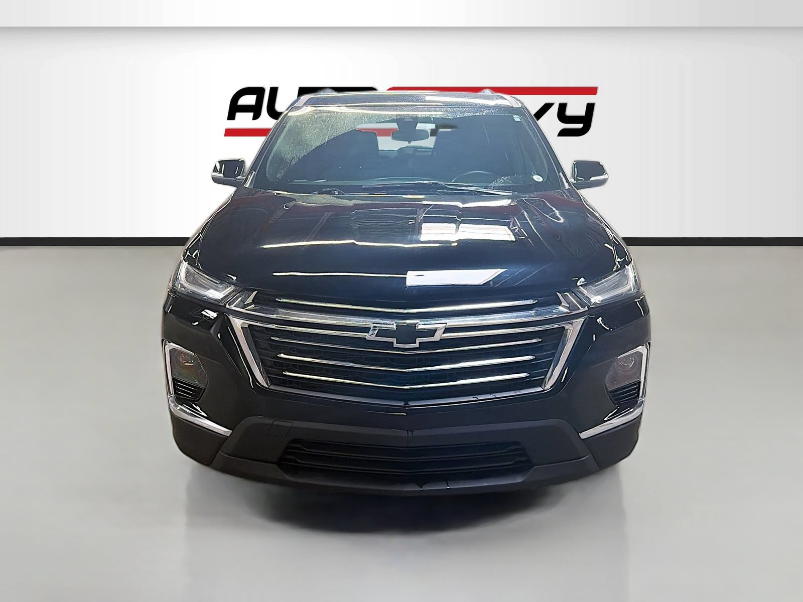 Used 2024 Chevrolet Traverse LT AWD/4WD image 2