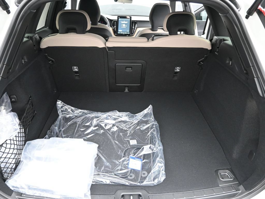 New 2026 Volvo XC60 T8 Core w/ Climate Package AWD/4WD image 20