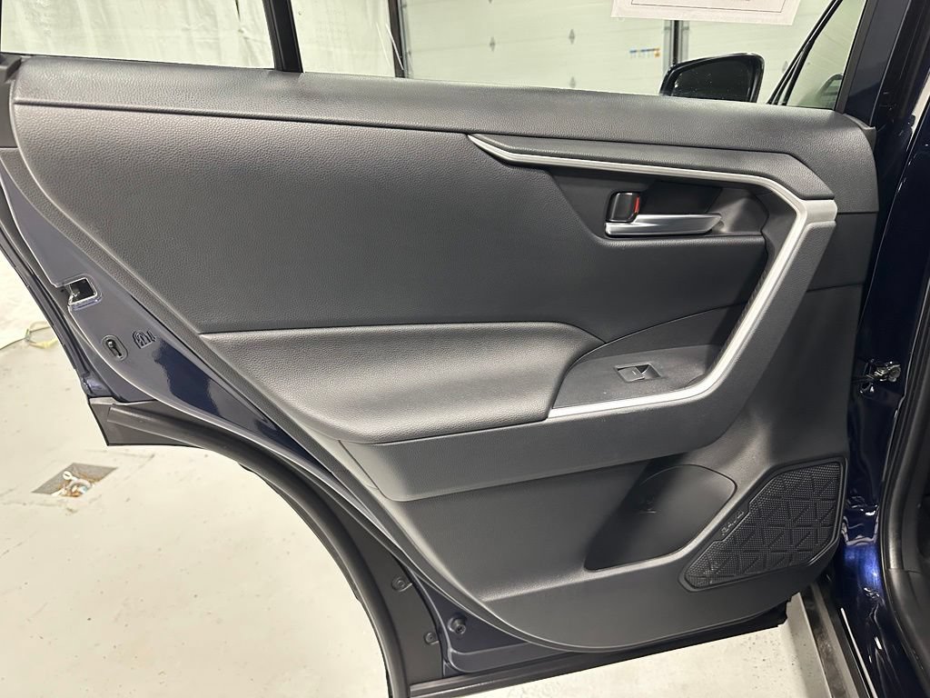 Used 2025 Toyota RAV4 XLE AWD/4WD image 42
