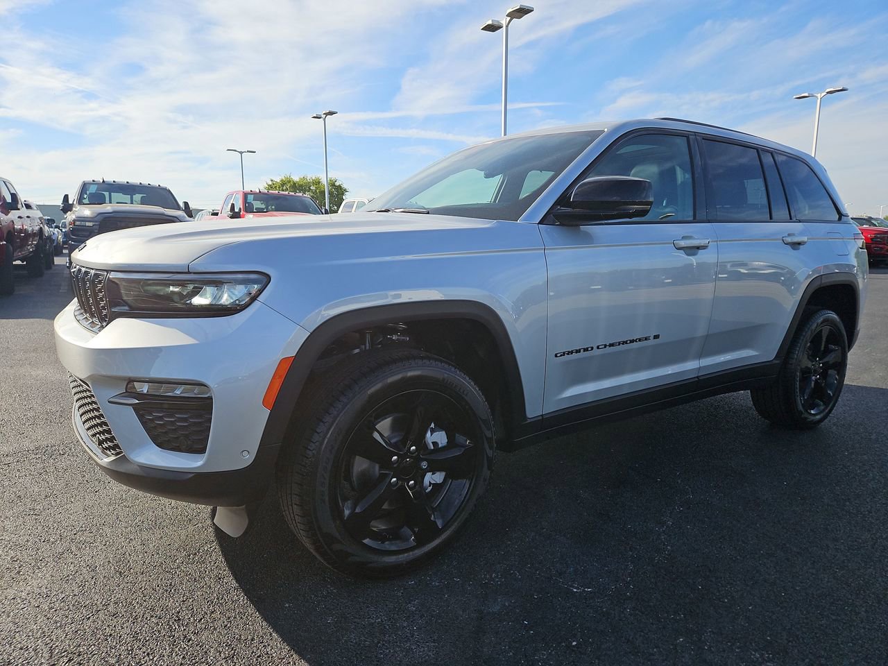 New 2025 Jeep Grand Cherokee Limited w/ Luxury Tech Group II image 3