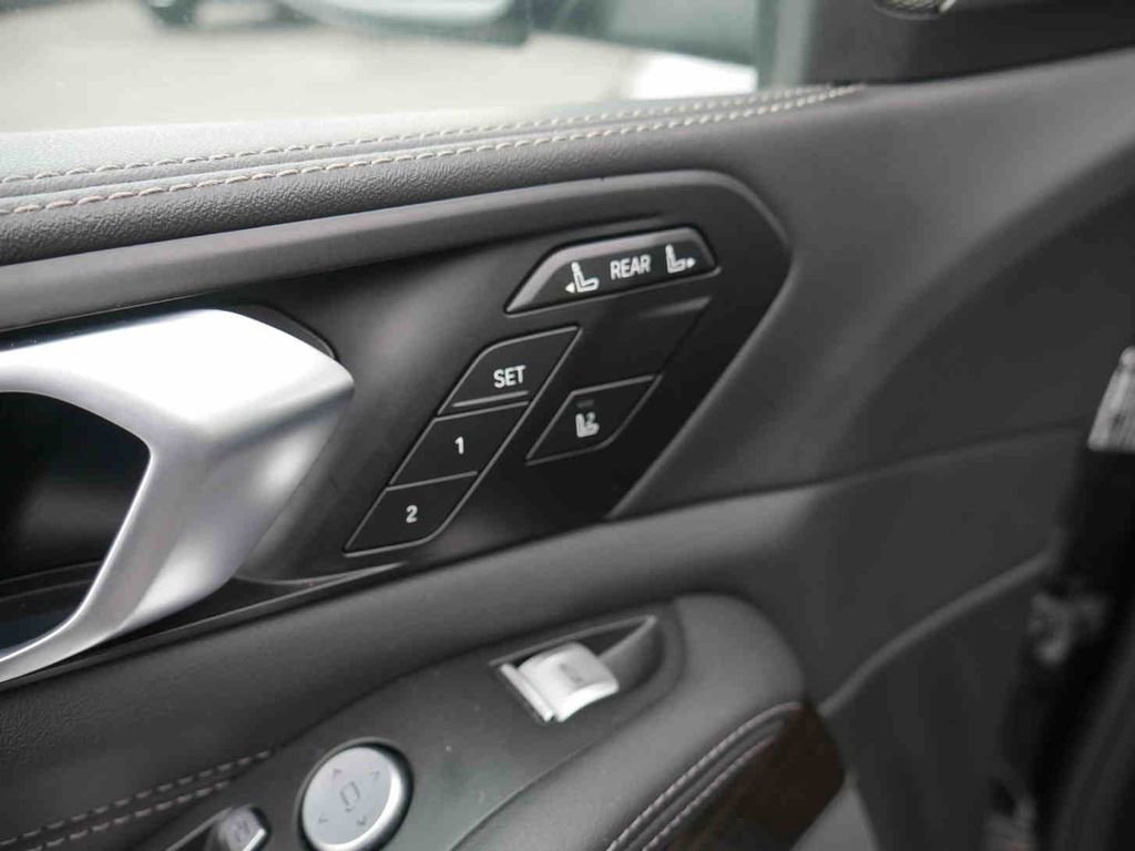 Used 2024 BMW X7 xDrive40i image 28