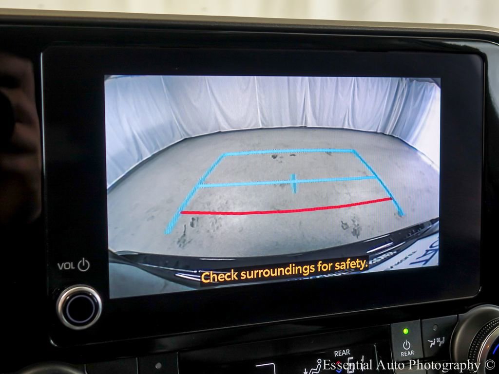 Used 2023 Toyota Highlander XLE AWD/4WD image 16