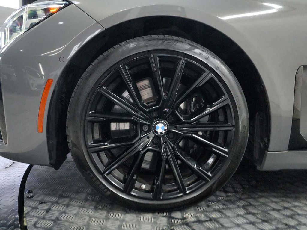 Used 2022 BMW 750i xDrive w/ Executive Package AWD/4WD image 9