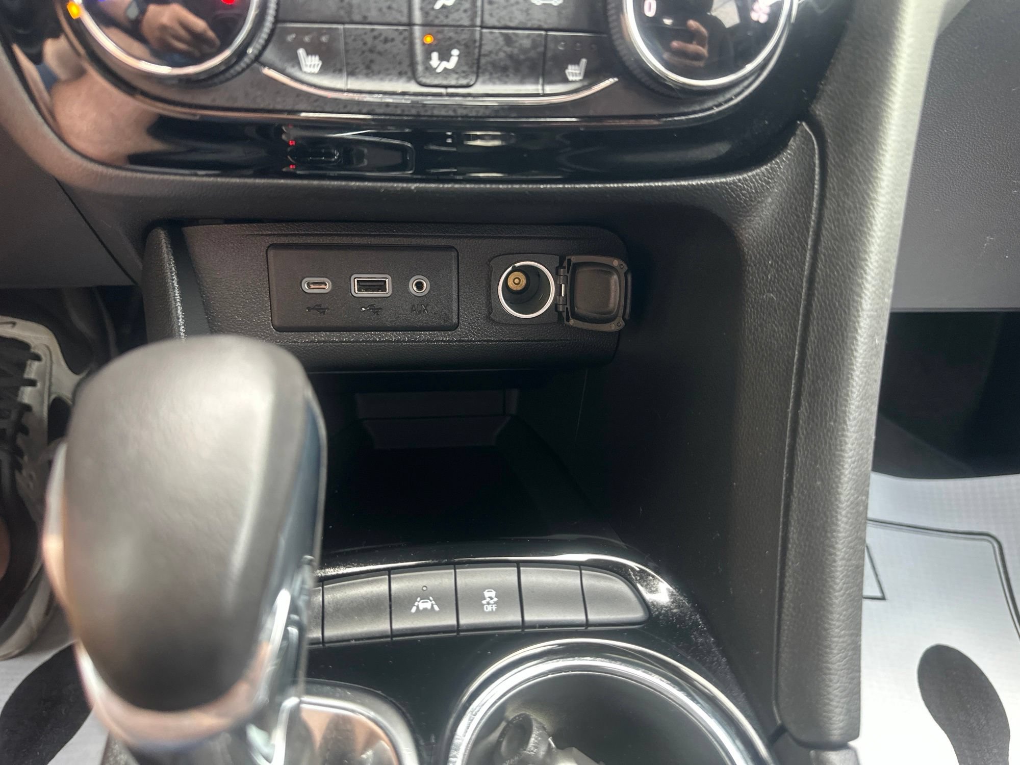 Used 2022 Buick Encore GX Preferred w/ Cold Weather Comfort Package FWD image 29