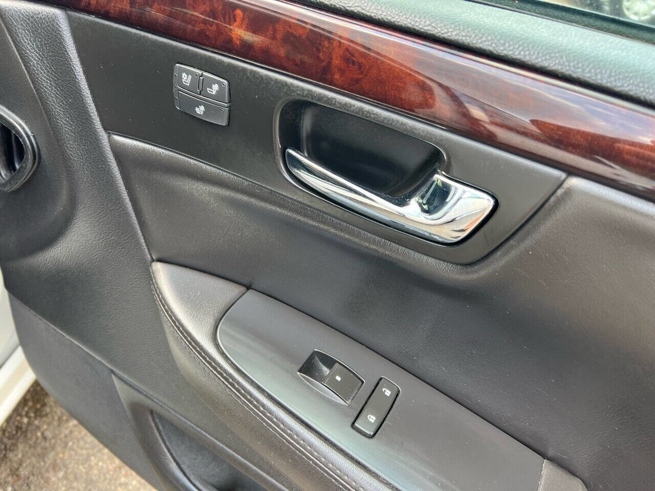 Used 2011 Cadillac DTS Luxury image 20