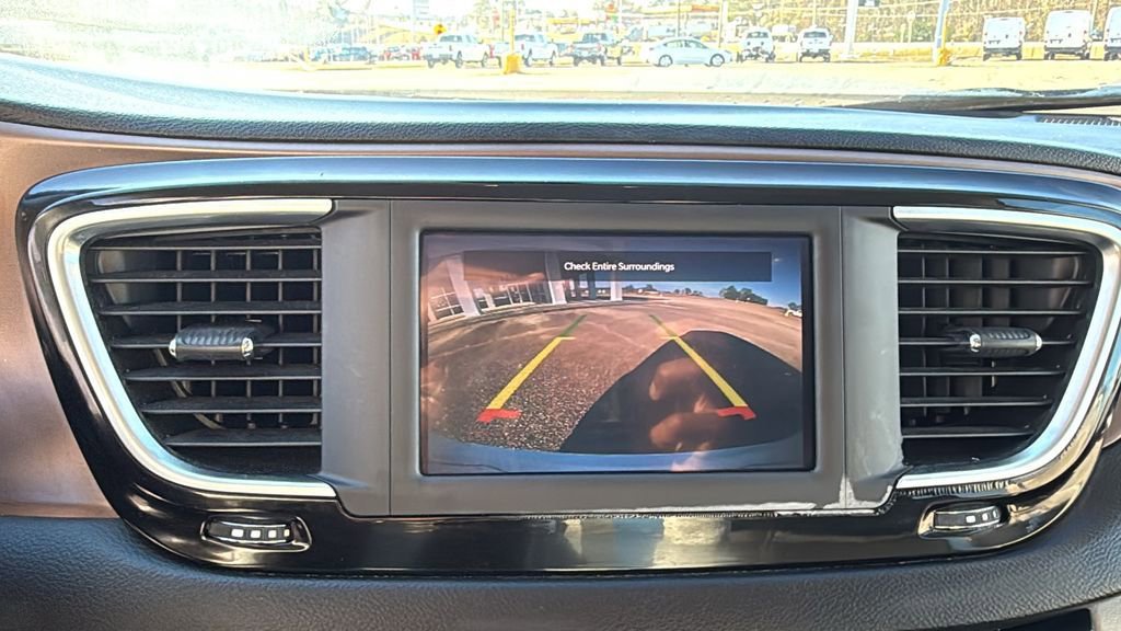 Used 2022 Chrysler Voyager LX image 26