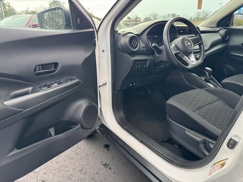 Used 2022 Nissan Kicks S image 13