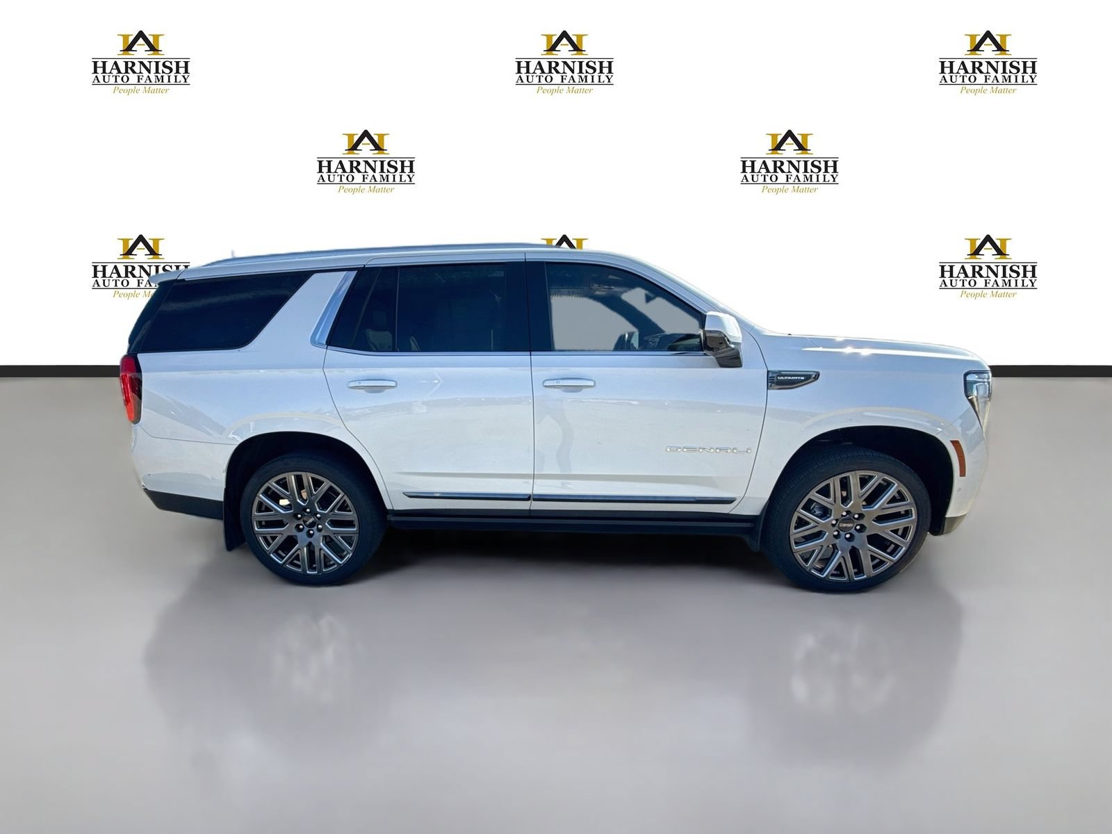Used 2025 GMC Yukon Denali Ultimate AWD/4WD image 9