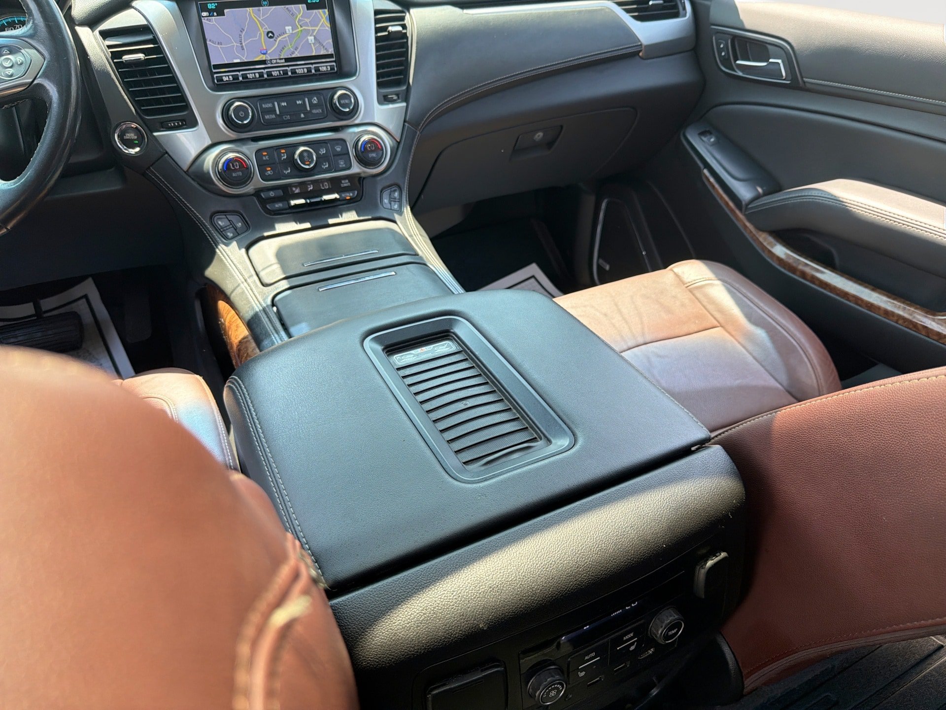 Used 2019 Chevrolet Suburban Premier w/ Premier Plus Edition AWD/4WD image 24
