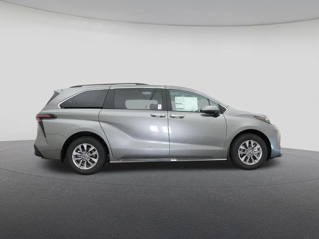 New 2026 Toyota Sienna XLE image 27