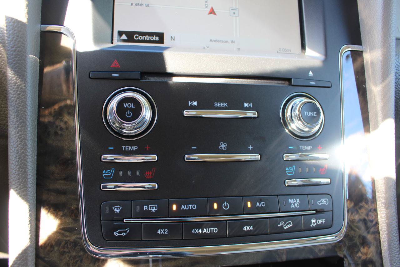 Used 2016 Lincoln Navigator L Select AWD/4WD image 28
