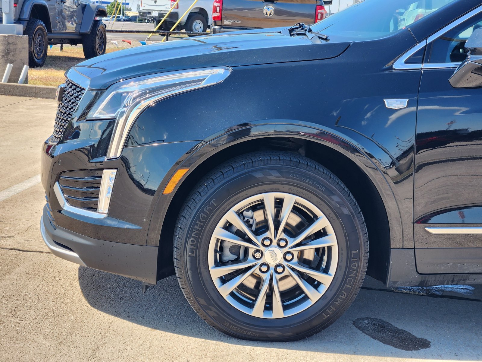 Used 2022 Cadillac XT5 Premium Luxury w/ LPO, Floor Liner Package AWD/4WD image 10