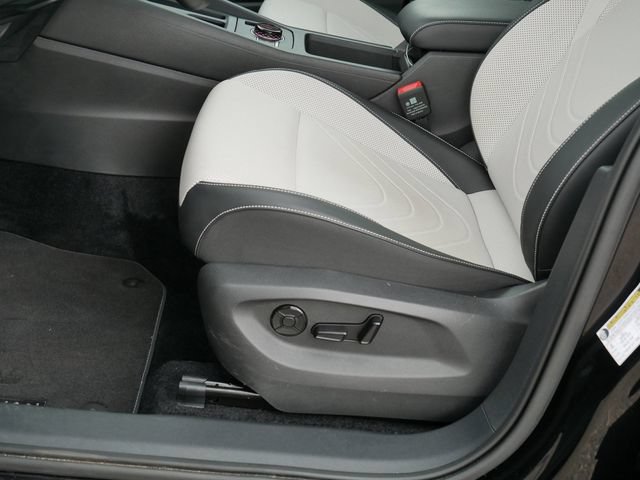 Certified 2025 Volkswagen Tiguan SE AWD/4WD image 14