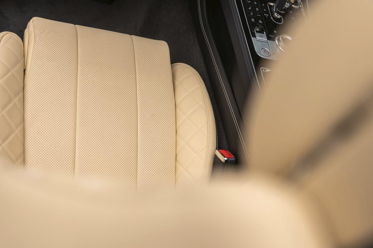 Certified 2024 Bentley Continental GT V8 AWD/4WD image 33