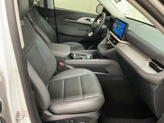 Used 2025 Ford Explorer Active w/ Active Comfort Package image 21