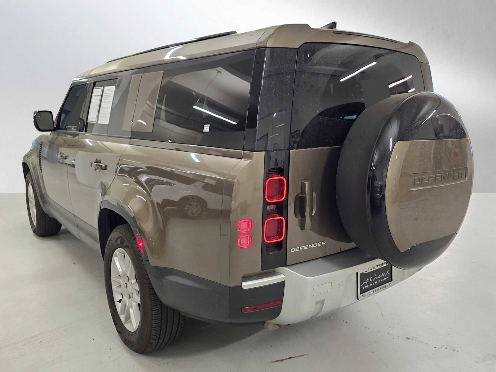 Used 2025 Land Rover Defender 130 S image 3