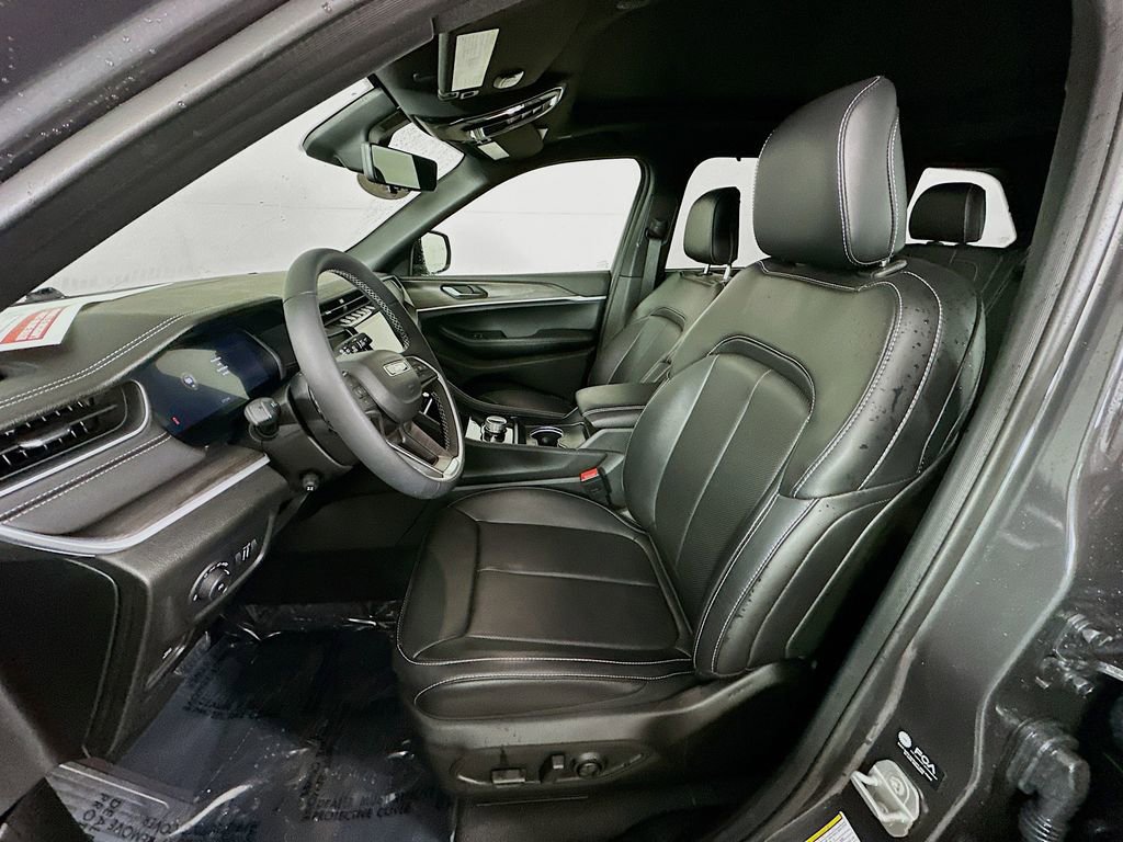 Certified 2025 Jeep Grand Cherokee Limited w/ Luxury Tech Group II image 33