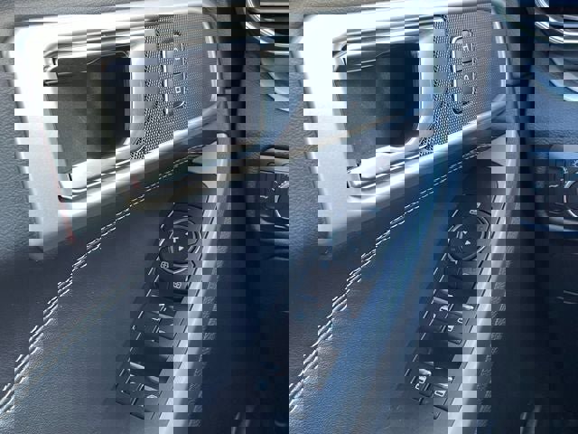 Used 2021 Ford Explorer XLT w/ Equipment Group 202A image 25