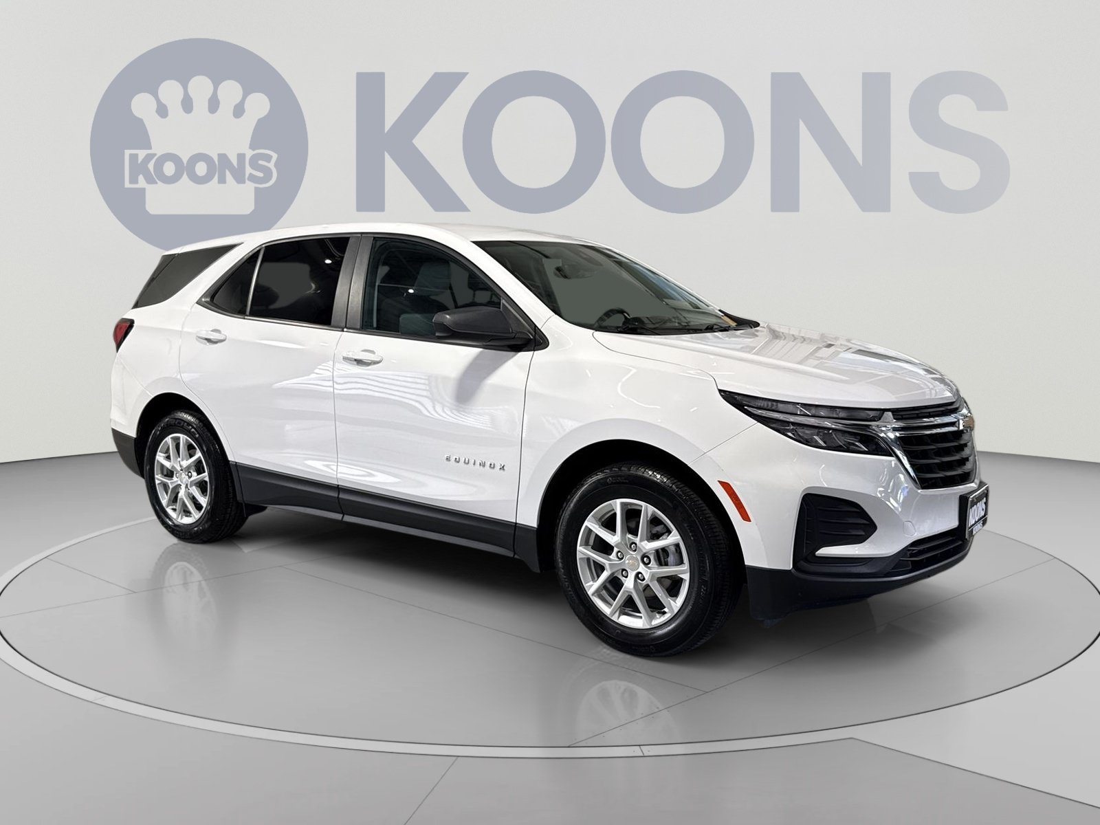 Used 2024 Chevrolet Equinox LS w/ LS Convenience Package FWD image 2