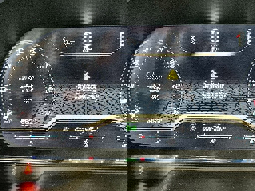 Used 2024 GMC Yukon XL SLT image 18