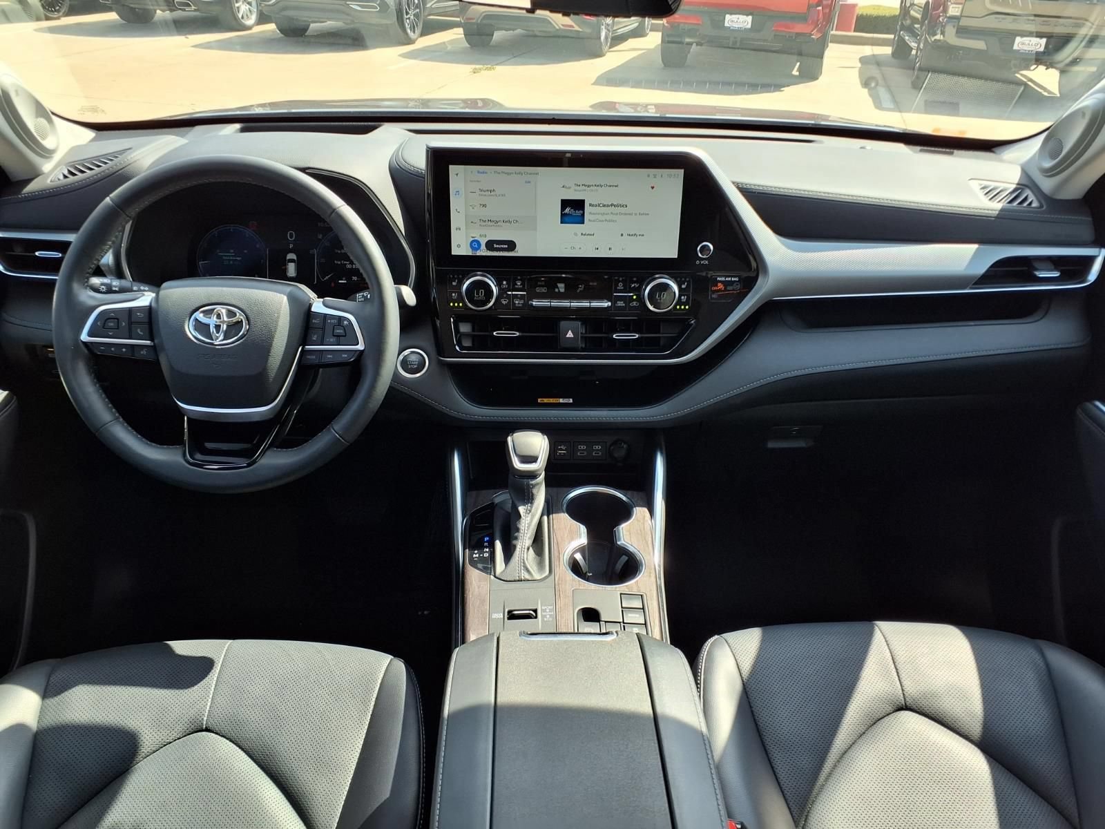 Certified 2024 Toyota Highlander Platinum FWD image 11