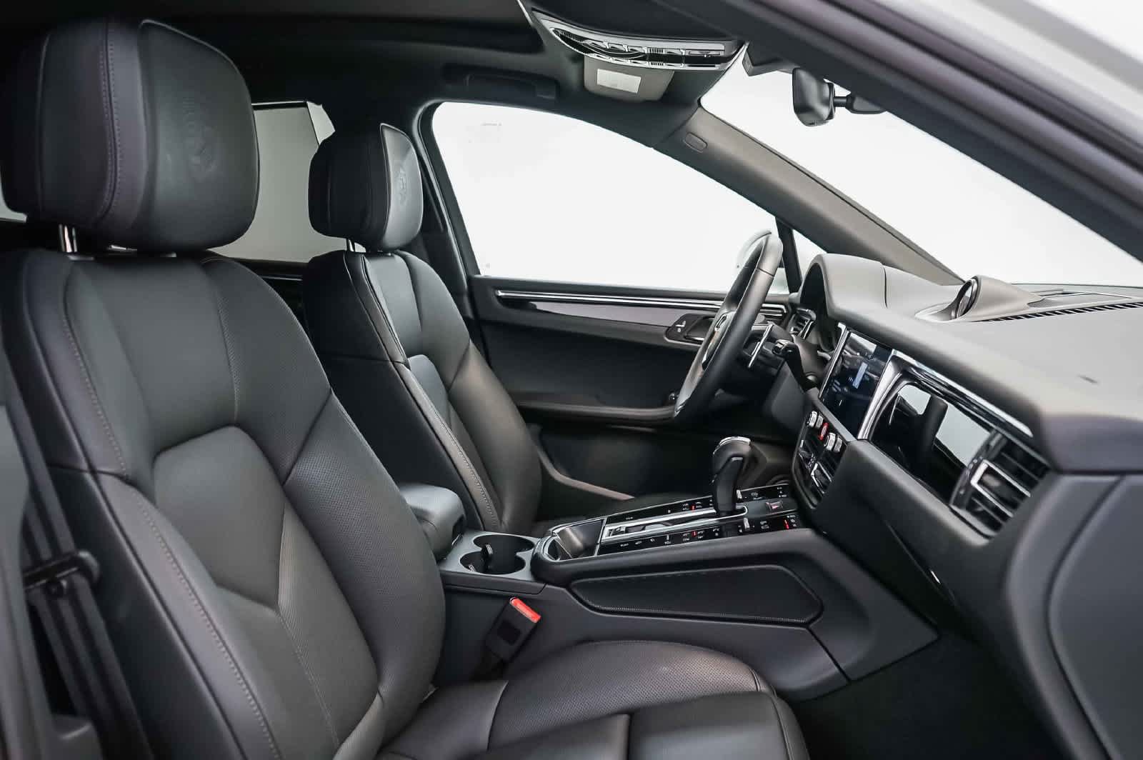 Certified 2026 Porsche Macan AWD/4WD image 22