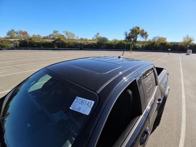 Used 2025 Chevrolet Colorado ZR2 w/ Technology Package image 5