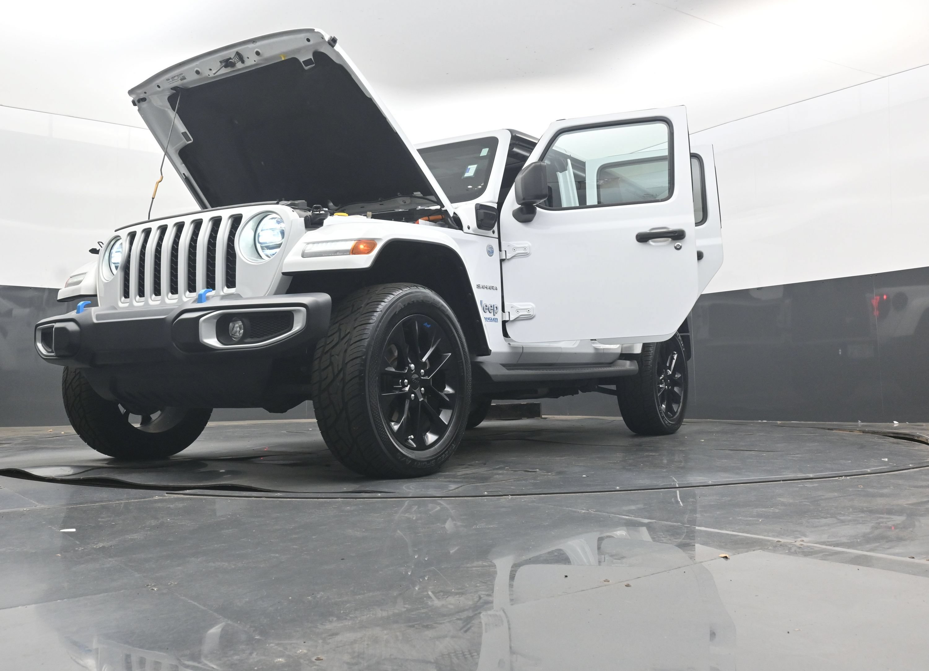 Used 2022 Jeep Wrangler Unlimited Sahara AWD/4WD image 42