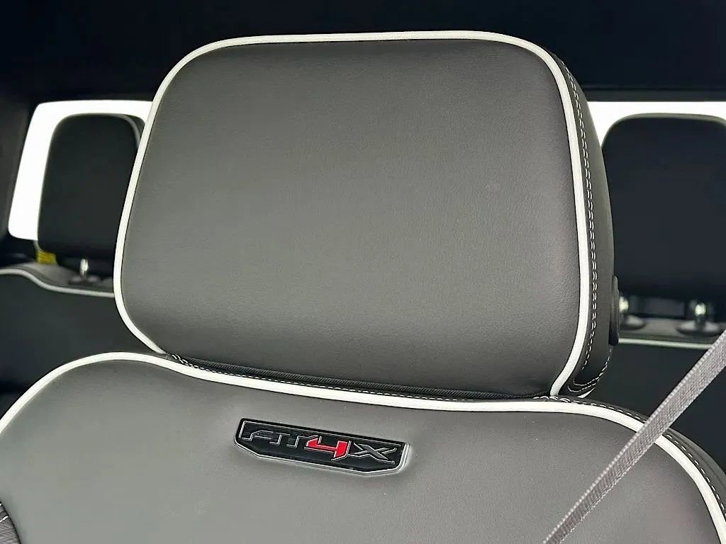 New 2026 GMC Sierra 1500 AT4X w/ LPO, Black Badging Package image 17
