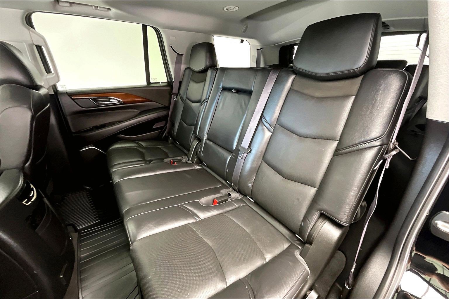 Used 2017 Cadillac Escalade Luxury AWD/4WD image 19