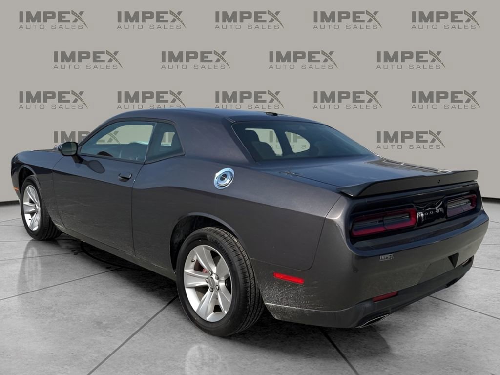 Used 2023 Dodge Challenger SXT image 3