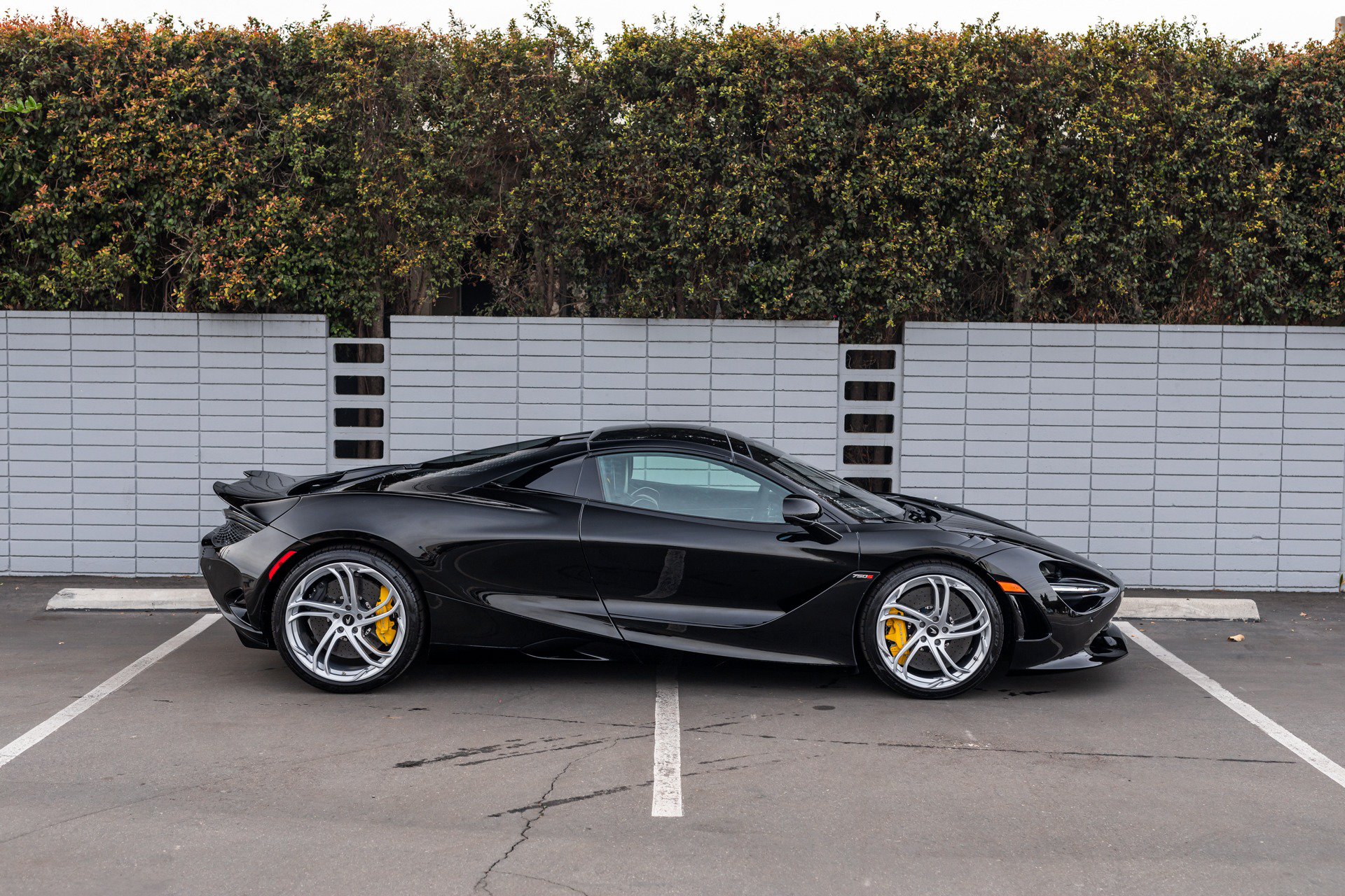 Used 2024 McLaren 750S Spider RWD image 3