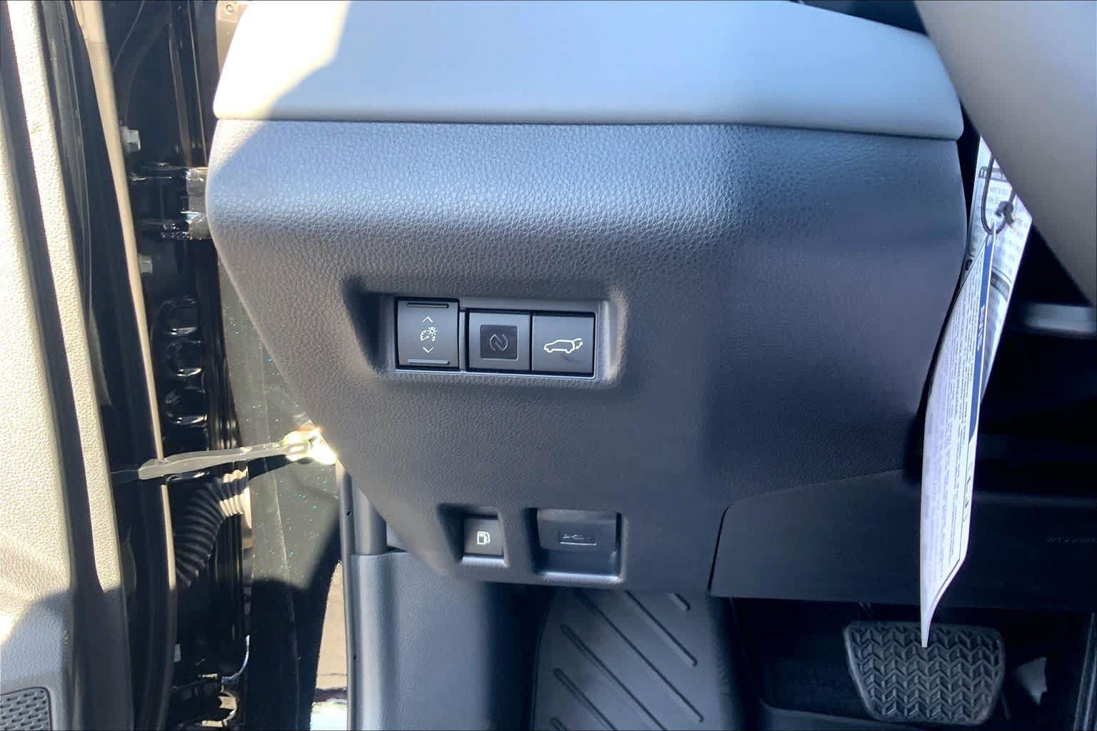 New 2026 Toyota RAV4 XSE w/ Panoramic Sun Roof Package AWD/4WD image 20
