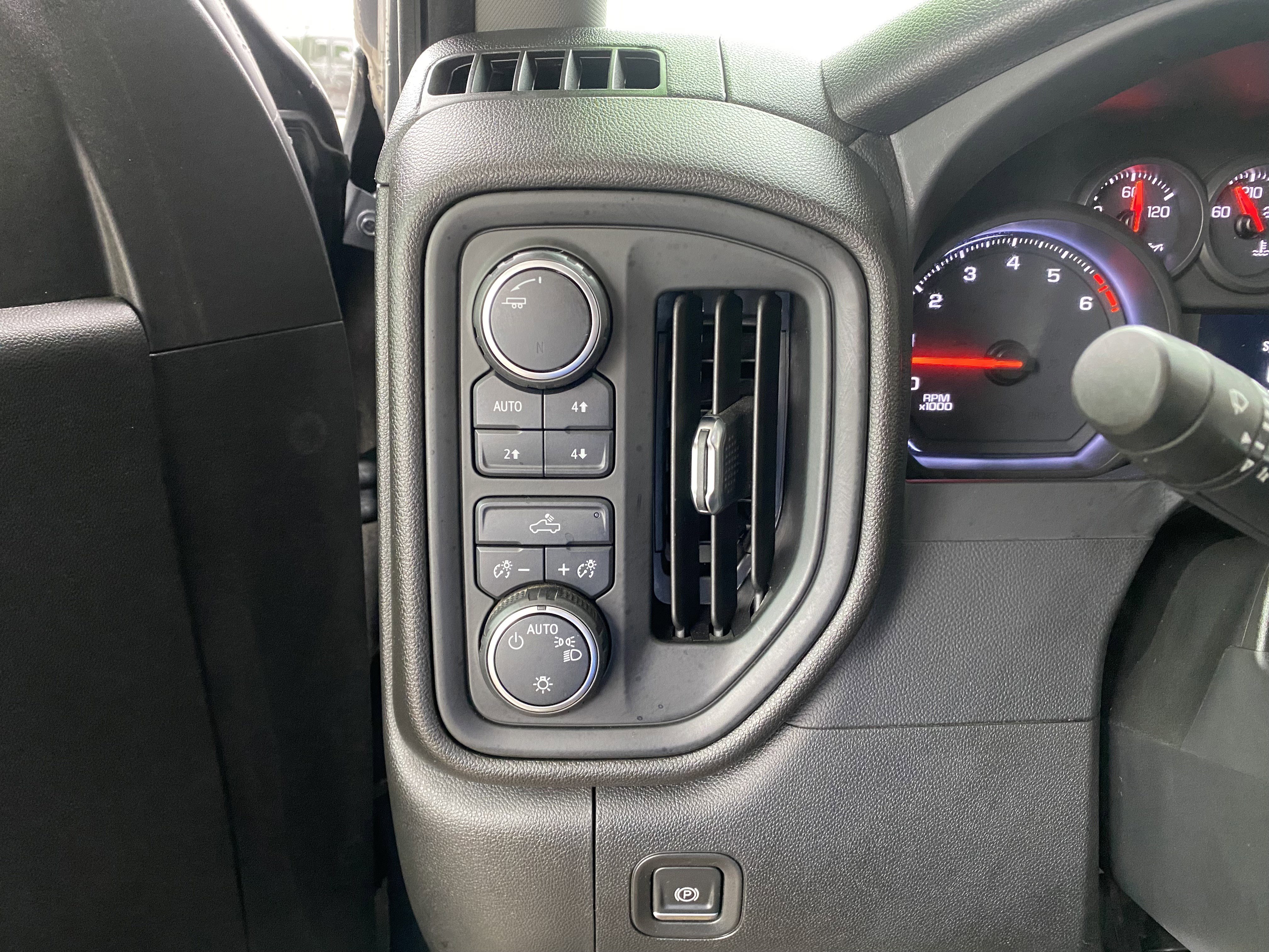Used 2021 Chevrolet Silverado 1500 W/T w/ WT Value Package AWD/4WD image 18
