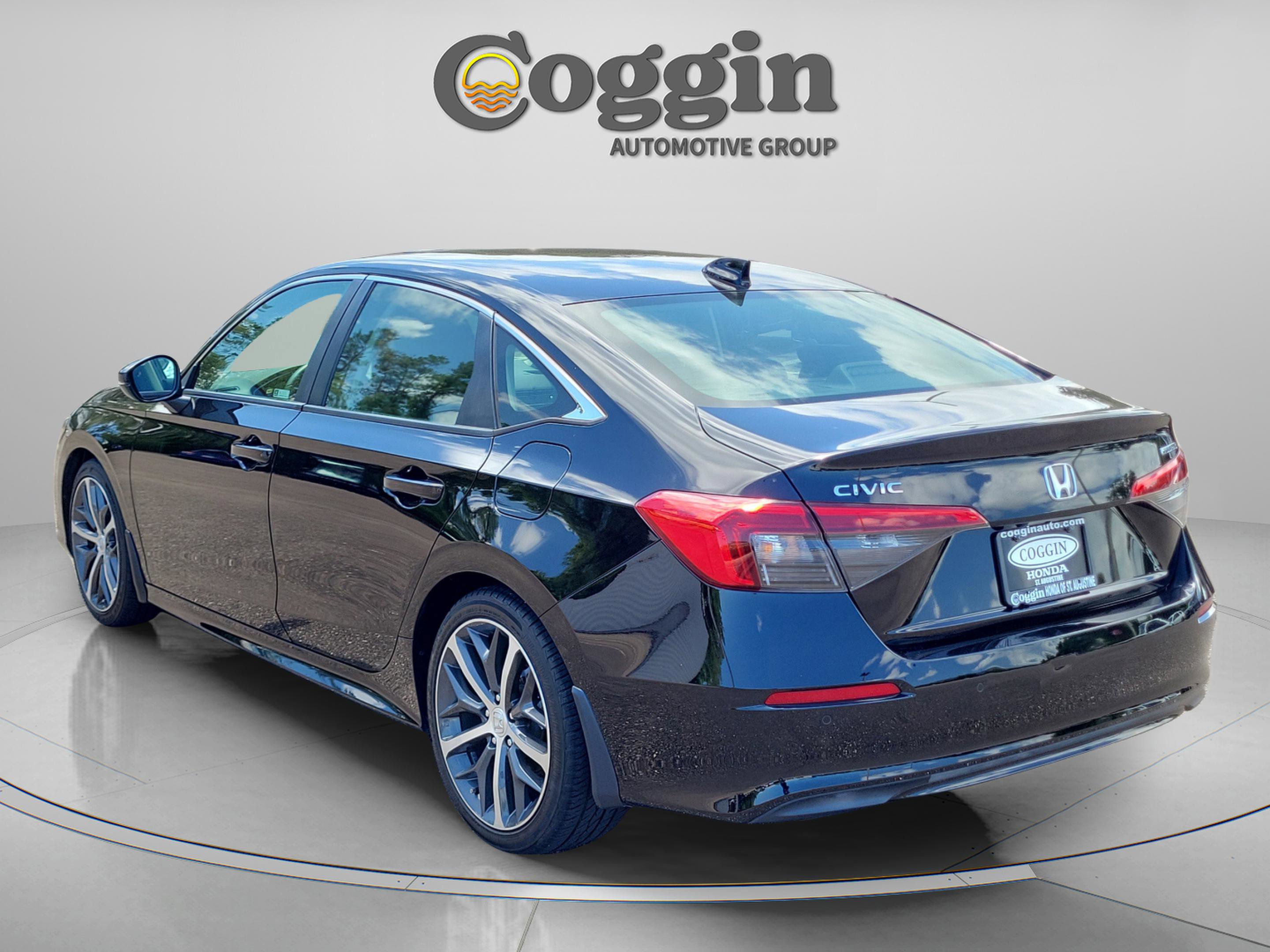 Used 2022 Honda Civic Touring image 3