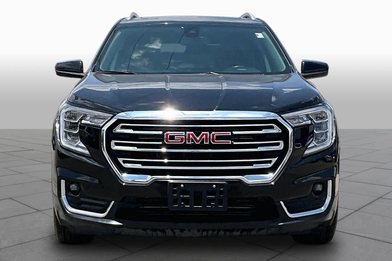 Used 2022 GMC Terrain SLT w/ Infotainment Package II FWD image 4