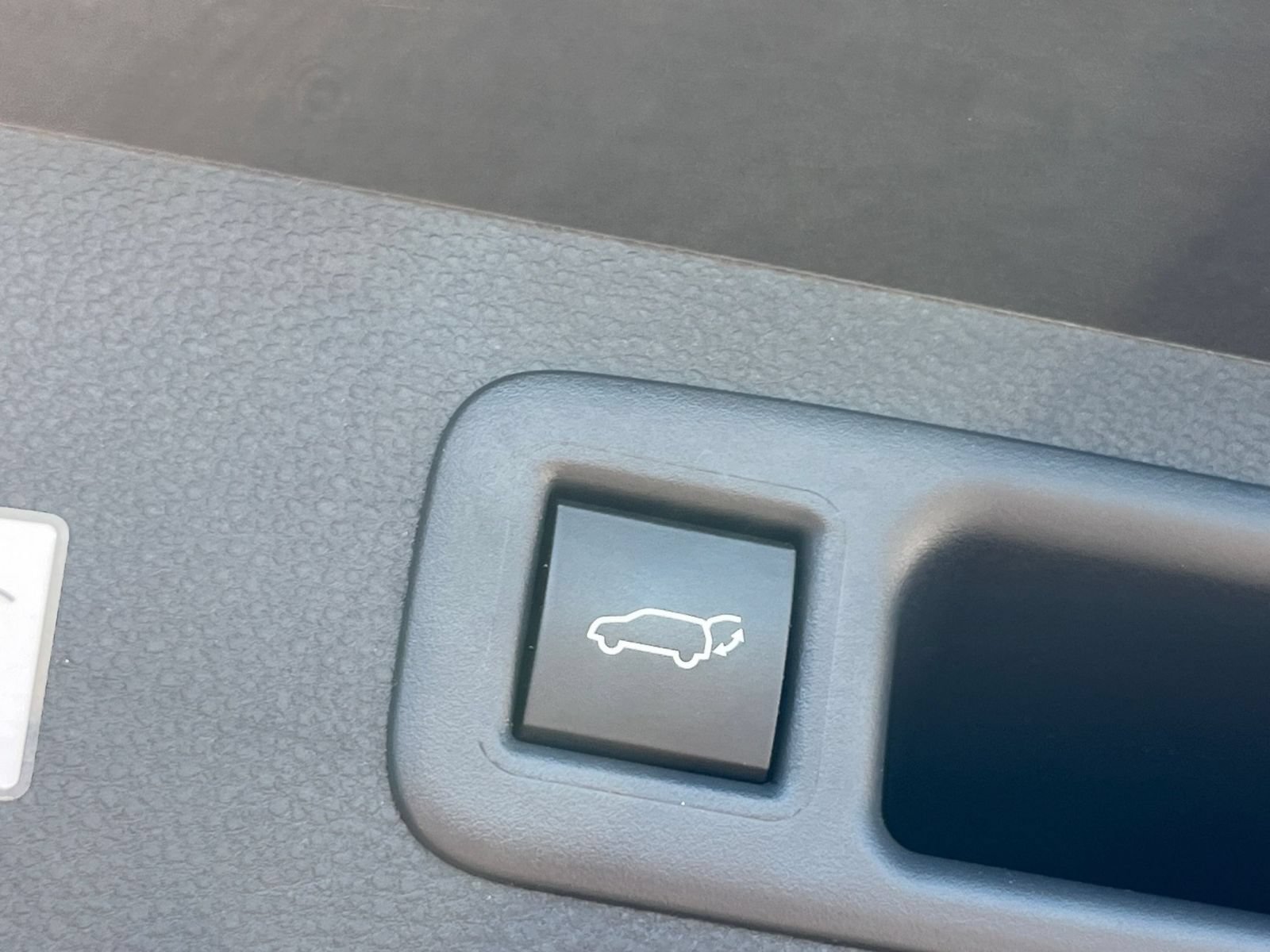 Used 2025 Toyota Highlander LE FWD image 22