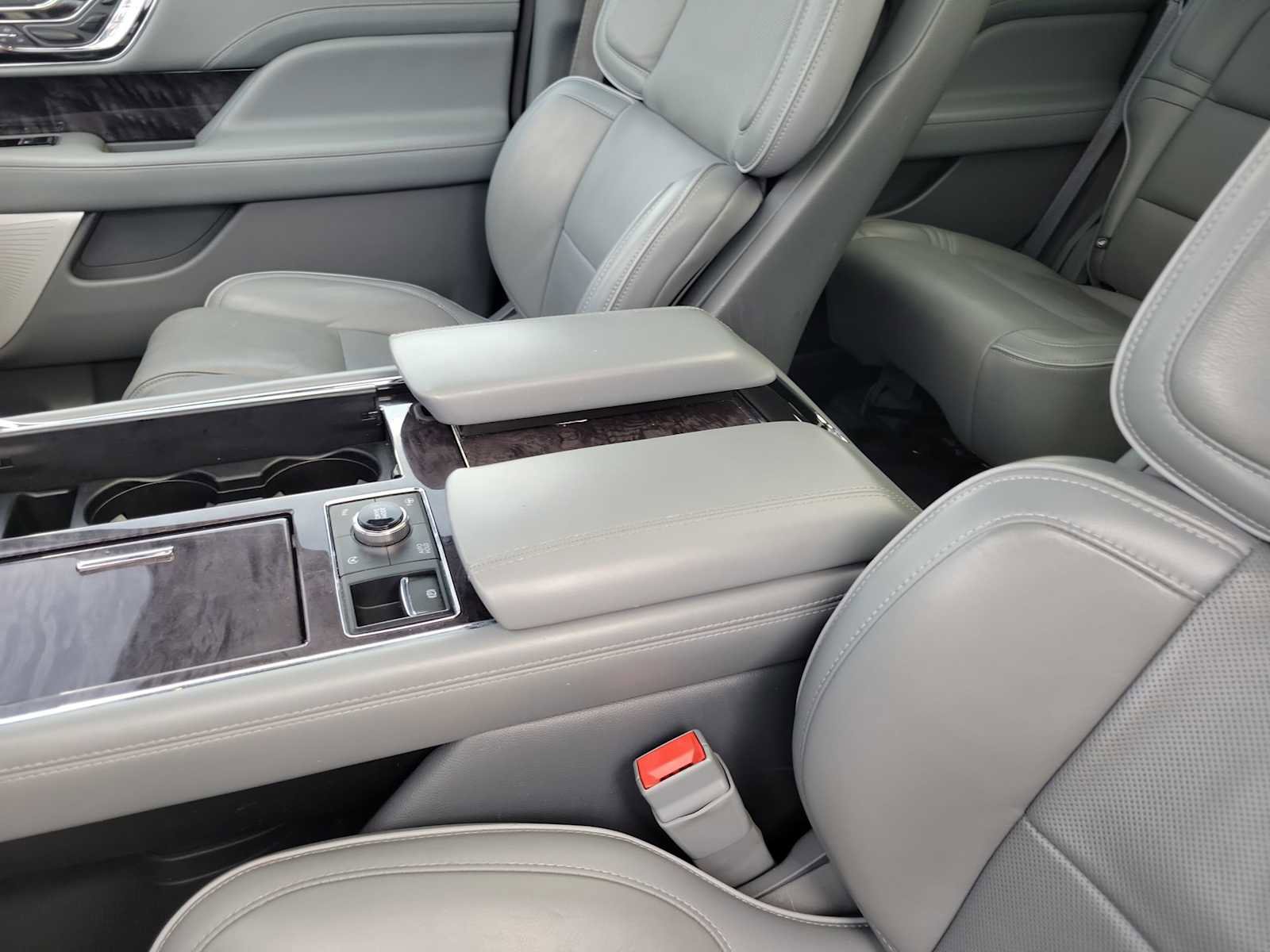 Used 2019 Lincoln Navigator Reserve image 12