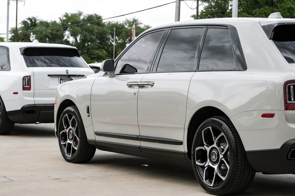 Used 2022 Rolls-Royce Cullinan Black Badge image 11