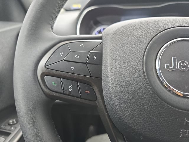 Used 2022 Jeep Cherokee Trailhawk w/ Comfort/Convenience Group AWD/4WD image 17
